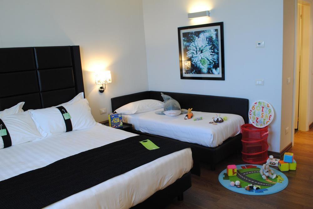 Holiday Inn Genoa City By Ihg Eksteriør bilde