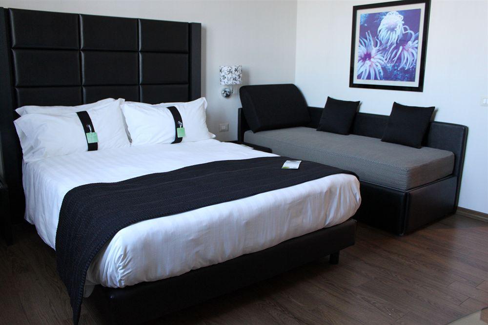Holiday Inn Genoa City By Ihg Eksteriør bilde